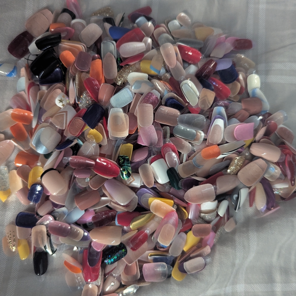 Kiss Impress/Dashing Diva nail extras - Picture 2 of 2